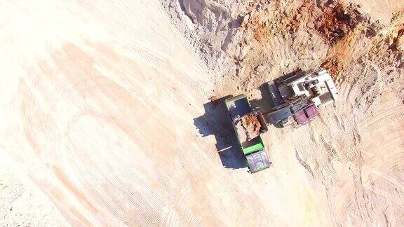 无人驾驶飞机在露天矿山的挖掘机上飞行