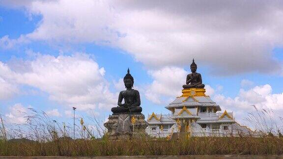 泰国颂卡佛教省的一尊佛像的落日景象