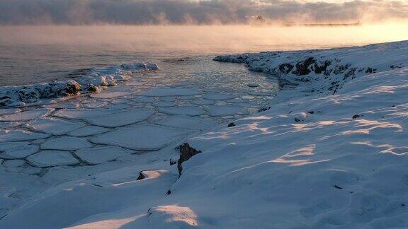 苏必利尔湖上的冬天