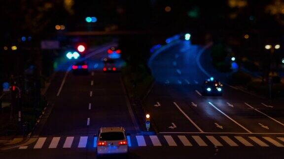 东京城市十字路口的微型交通堵塞的夜间时间流逝