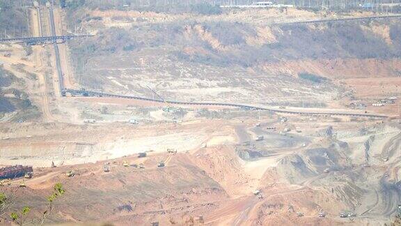 部分大型矿山与大型采矿卡车工作
