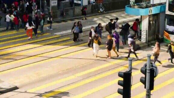 在香港铜锣湾街道十字路口的人的4K时间推移视图香港是亚洲地区的主要金融中心