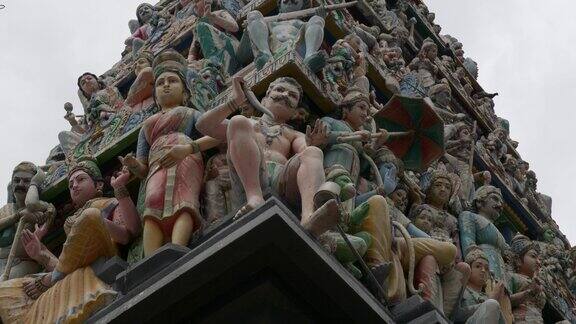阴天新加坡城市著名的印度寺庙屋顶雕塑慢动作全景4k