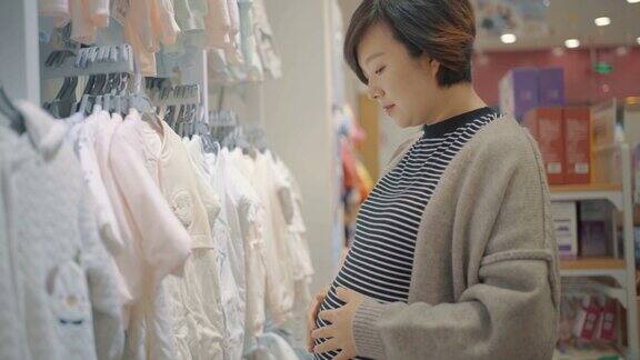 孕妇选择婴儿服装