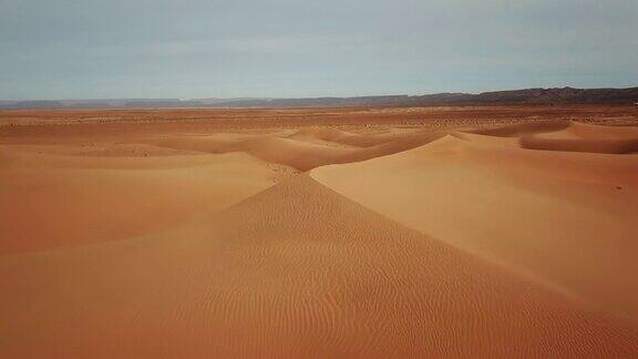 在撒哈拉沙漠沙丘鸟瞰图非洲