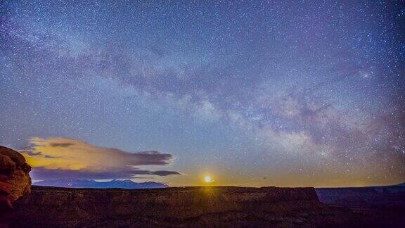 时间流逝-美丽的银河移动在死马点州立公园-犹他州-美国