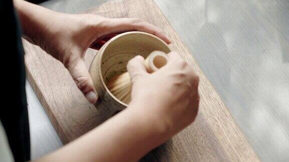 瓷碗里的日本抹茶