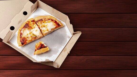 在木桌背景上吃披萨的定格动画