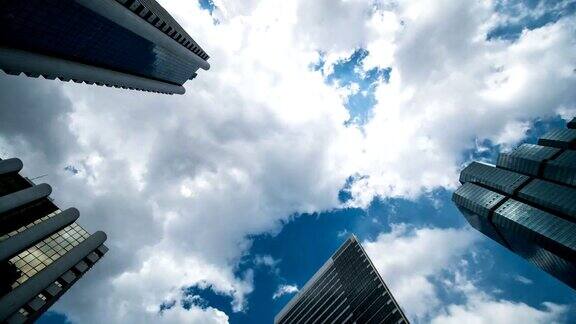 办公楼摩天大楼对着天空