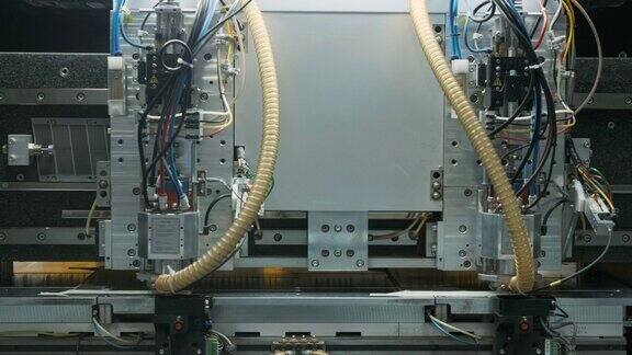 印刷电路板在工厂的数字设备上加工