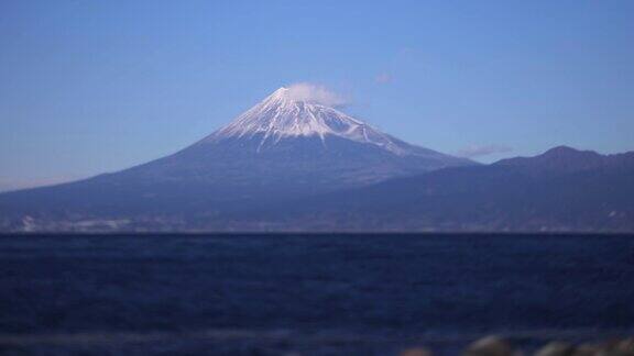静冈县骏河海岸附近的微型富士山