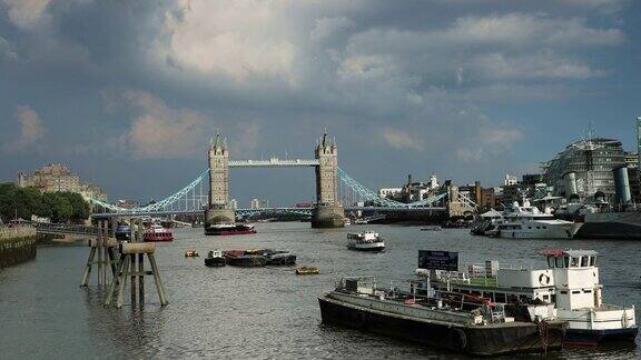 伦敦塔桥和碎片大厦