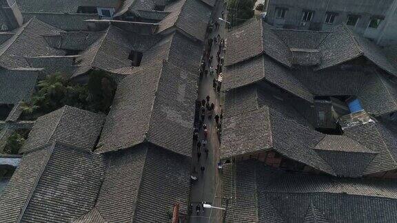 从空中俯瞰中国古镇村庄街道