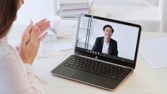 在线聊天视频会议商务人士笔记本电脑
