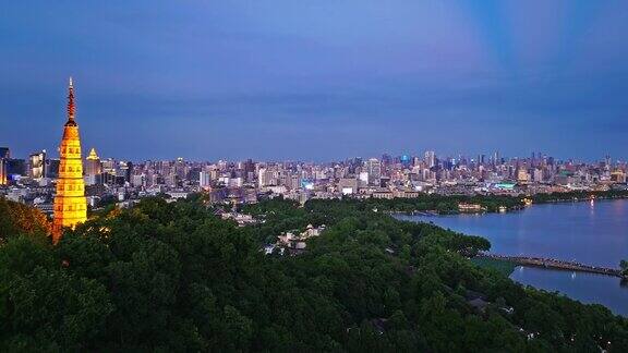 夜景鸟瞰杭州和古宝初塔中国