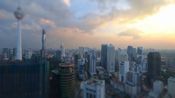 延时微型倾斜移位吉隆坡城市景观日落