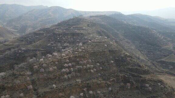 中国山西省黄土高原的贫瘠土地