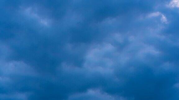 时间流逝戏剧性的自然天空与雨前乌云的背景