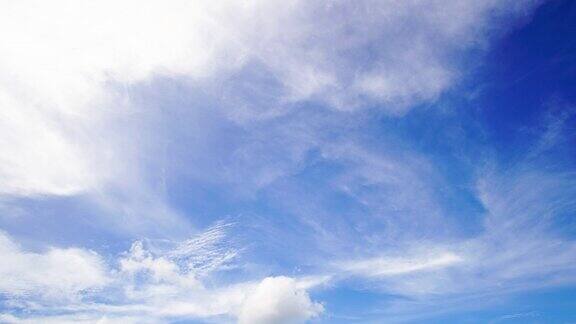 4k4096x2304p29.97帧秒时间流逝美丽的天空与云背景天空与云天气自然云蓝蓝色的天空与云和太阳在夏季日出云