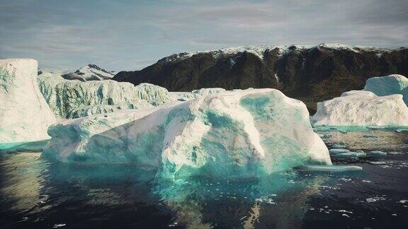格陵兰岛附近的大冰山