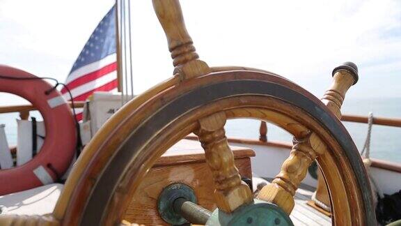帆船的木制舵轮