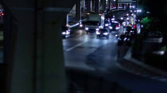 东京城市街道上的微型交通堵塞的夜晚时间推移