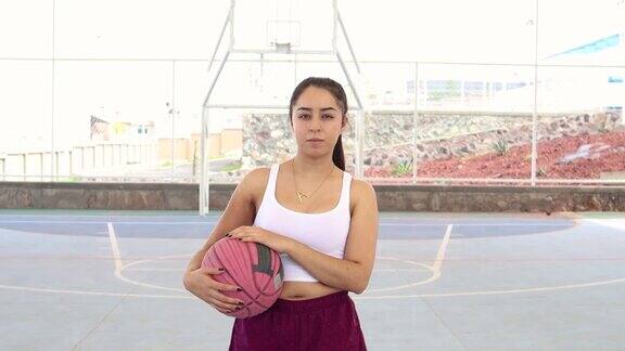 一个女子训练篮球的肖像