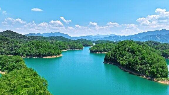 杭州湖水清澈青山绿水