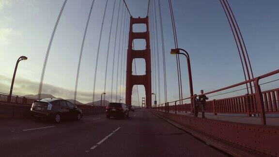 开车镜头:旧金山金门大桥上