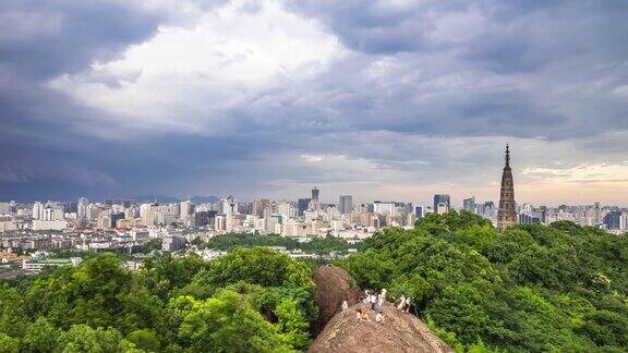 现代城市的城市景观从青山时光流逝