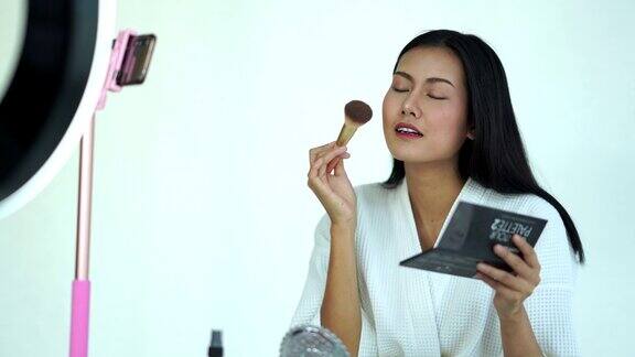 亚洲女性影响直播美容时尚每日视频视频教程她的产品