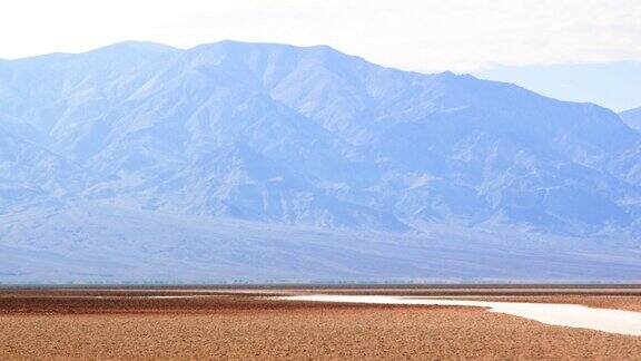加州死亡谷国家公园的恶水盆地