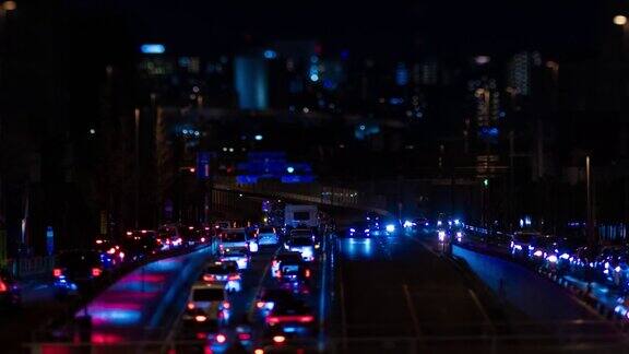 在东京的城市街道上一个夜晚的时间流逝的微型交通堵塞
