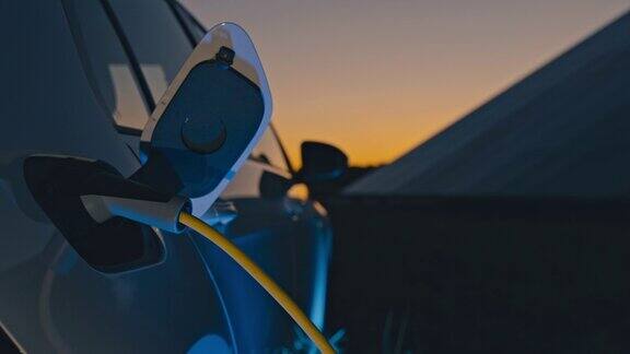 SLOMO年轻女子将电动汽车插头插入汽车入口充电黄昏时拍摄的