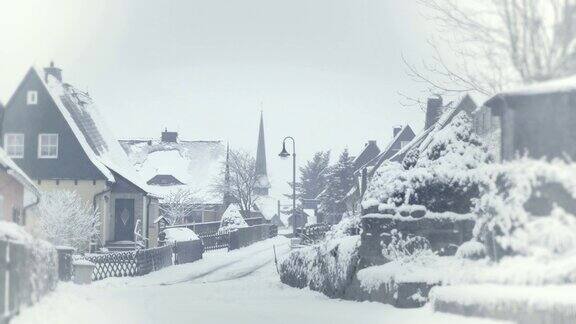 山城雪街雪灾冬天的风景与飘落的雪