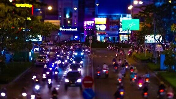 在越南胡志明市中心的微缩霓虹街一晚的时间流逝发生了倾斜