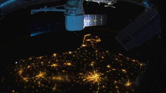 夜晚从太空中看到的地球