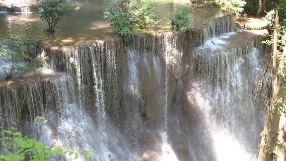 泰国华美卡明瀑布宁静的瀑布溪流