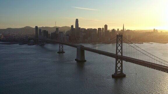 Covid-19大流行期间旧金山-奥克兰海湾大桥鸟瞰图