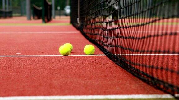 网球打在网上