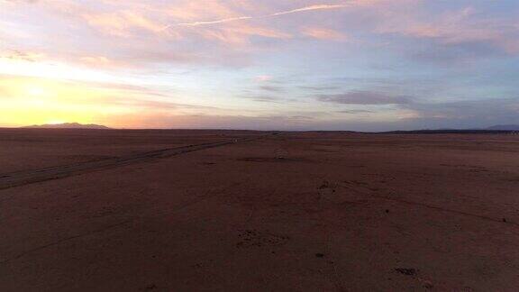 日落沙漠之路