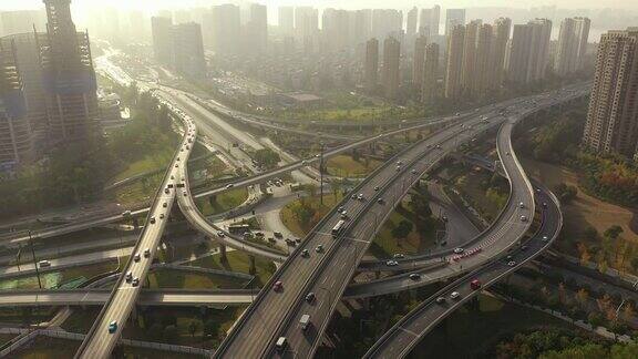 飞行超过日落时间光杭州交通街道道路交汇处城市景观建设航拍全景4k中国