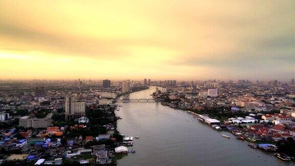 建筑物和湄南河日落在曼谷泰国4K城市景观VDO