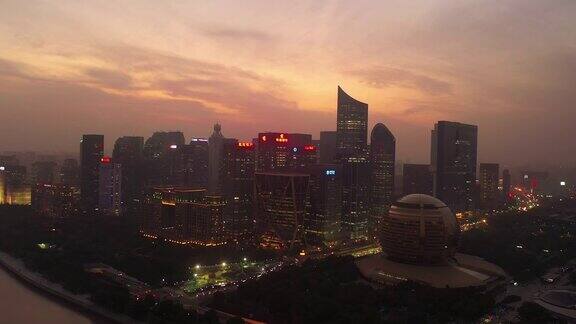 日落天空飞行杭州著名的现代市区交通航拍全景4k中国