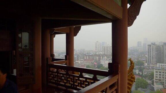 武汉城市景观最著名的寺庙屋顶点慢镜头全景4k中国