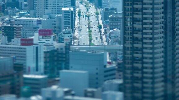 大阪高速公路附近的微缩城市景观高视角放大