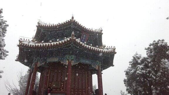 北京景山公园在下雪