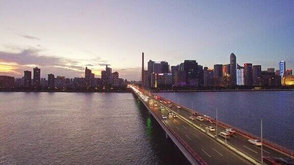 桥到城市与日落