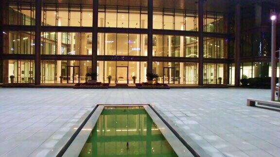 现代办公大楼夜间由无人机拍摄