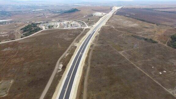 空中飞行在道路建筑工地上空